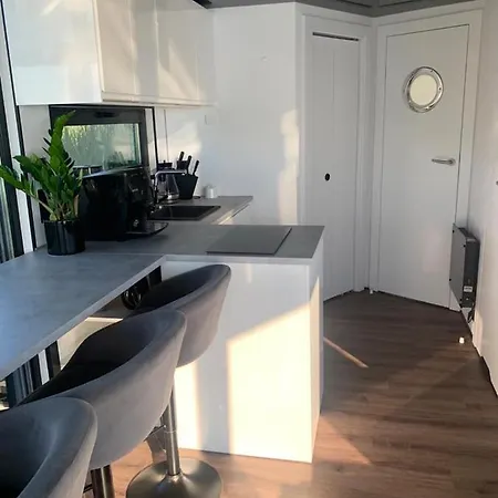 Na Wodzie Apartment *